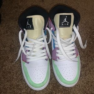 Jordan 1 mid